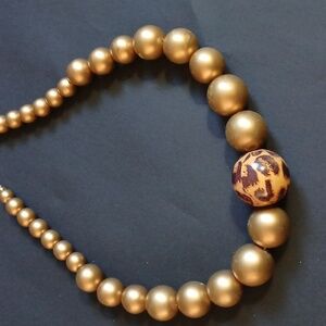 very good pre-owned condition beaded necklace..animal print